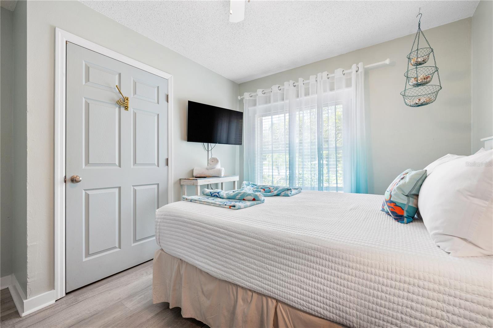 3476 WINTON AVE — photo 35
