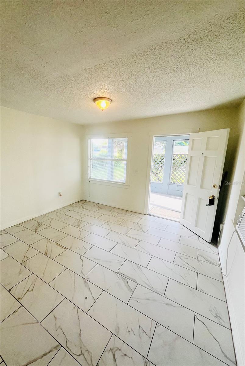 920 E SENECA AVE — photo 11