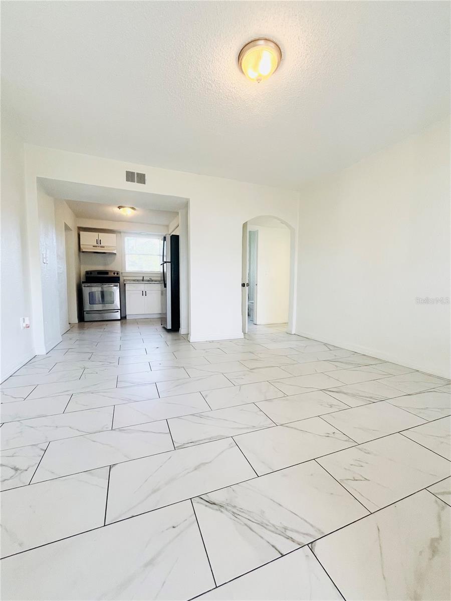 920 E SENECA AVE — photo 12