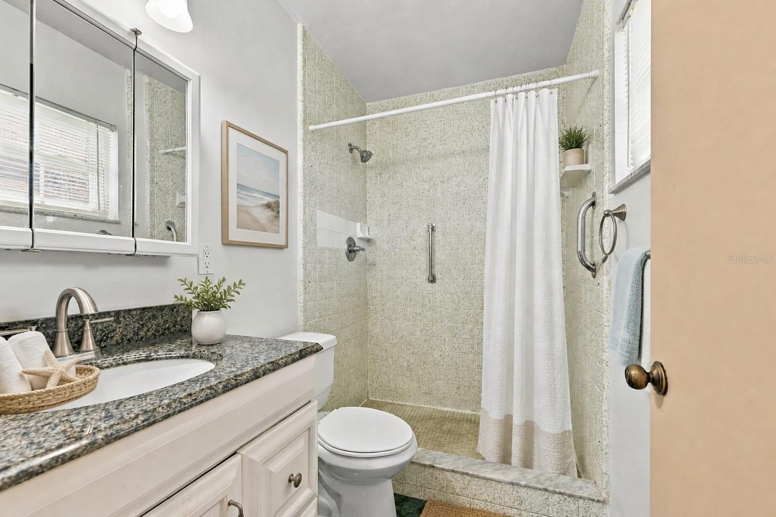 1601 NEW BEDFORD DR — photo 33
