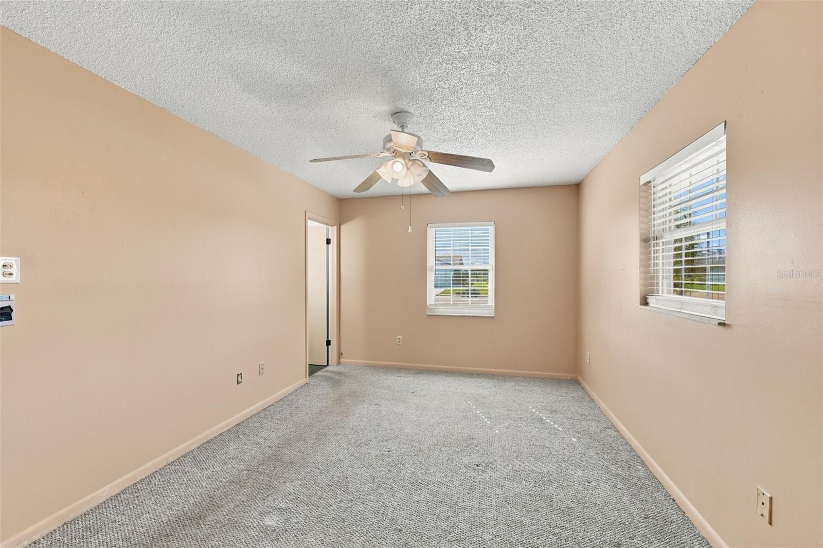 1601 NEW BEDFORD DR — photo 29