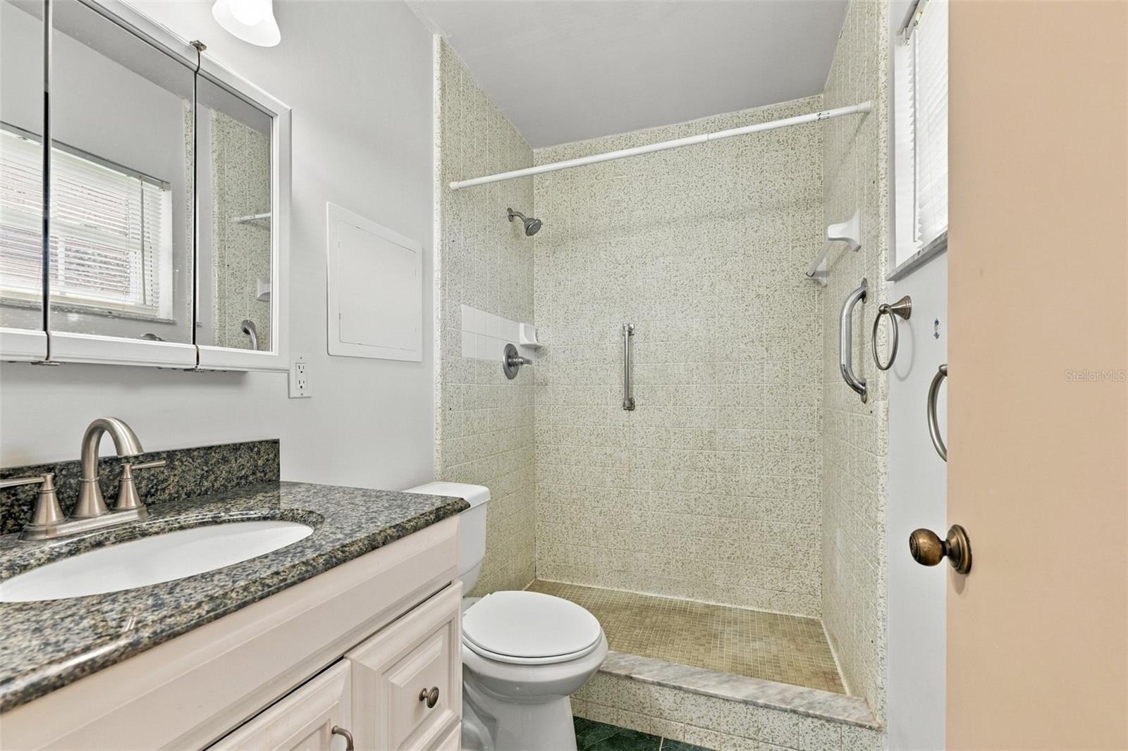 1601 NEW BEDFORD DR — photo 32