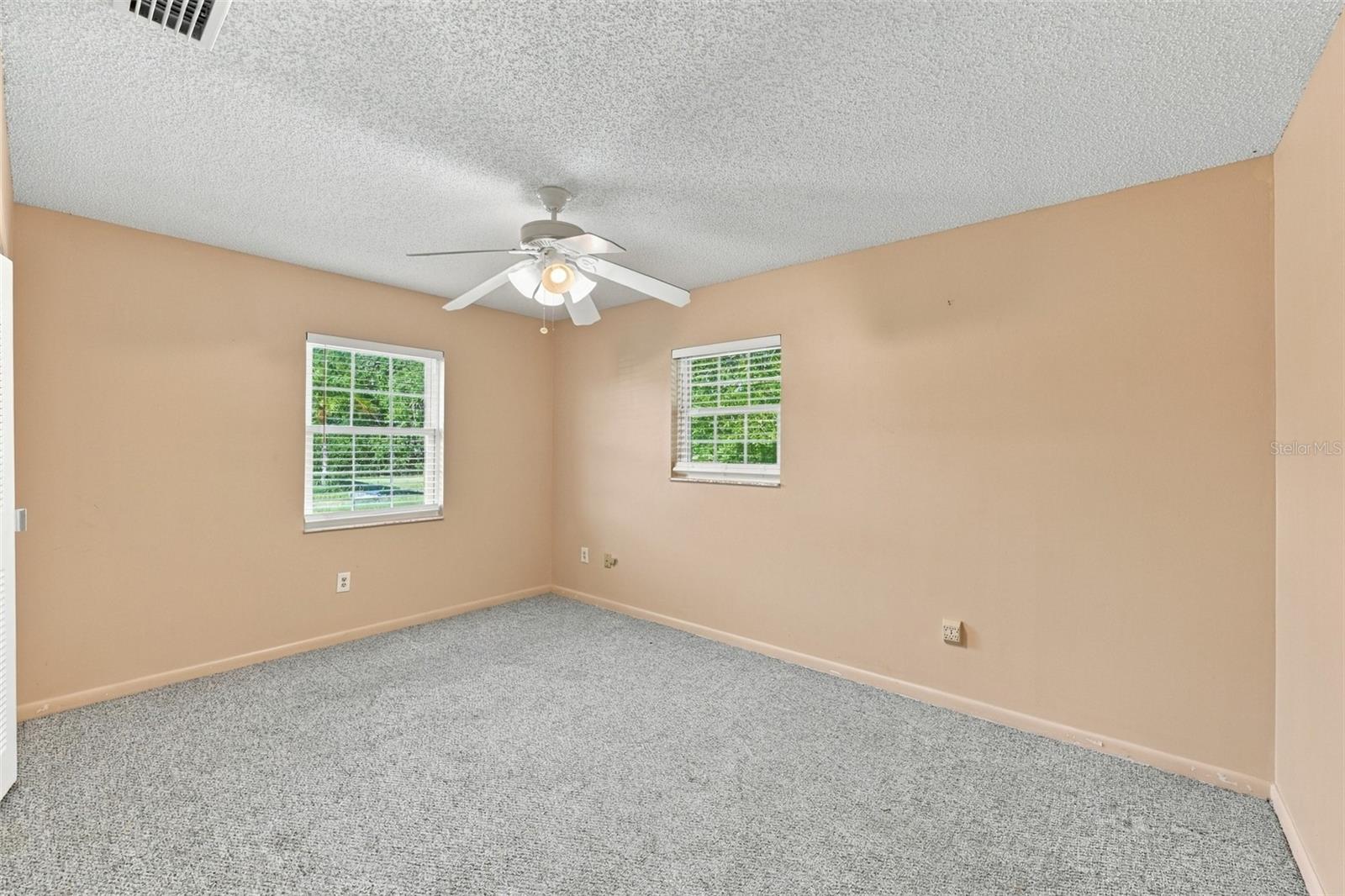 1601 NEW BEDFORD DR — photo 36