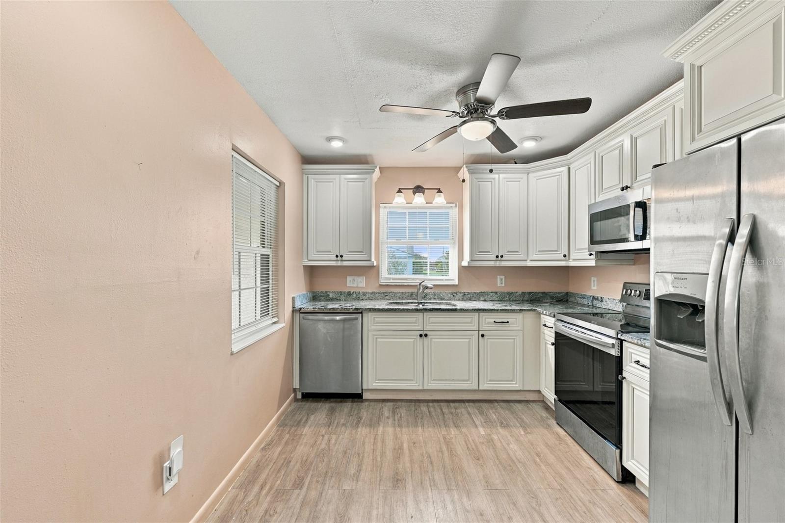 1601 NEW BEDFORD DR — photo 8