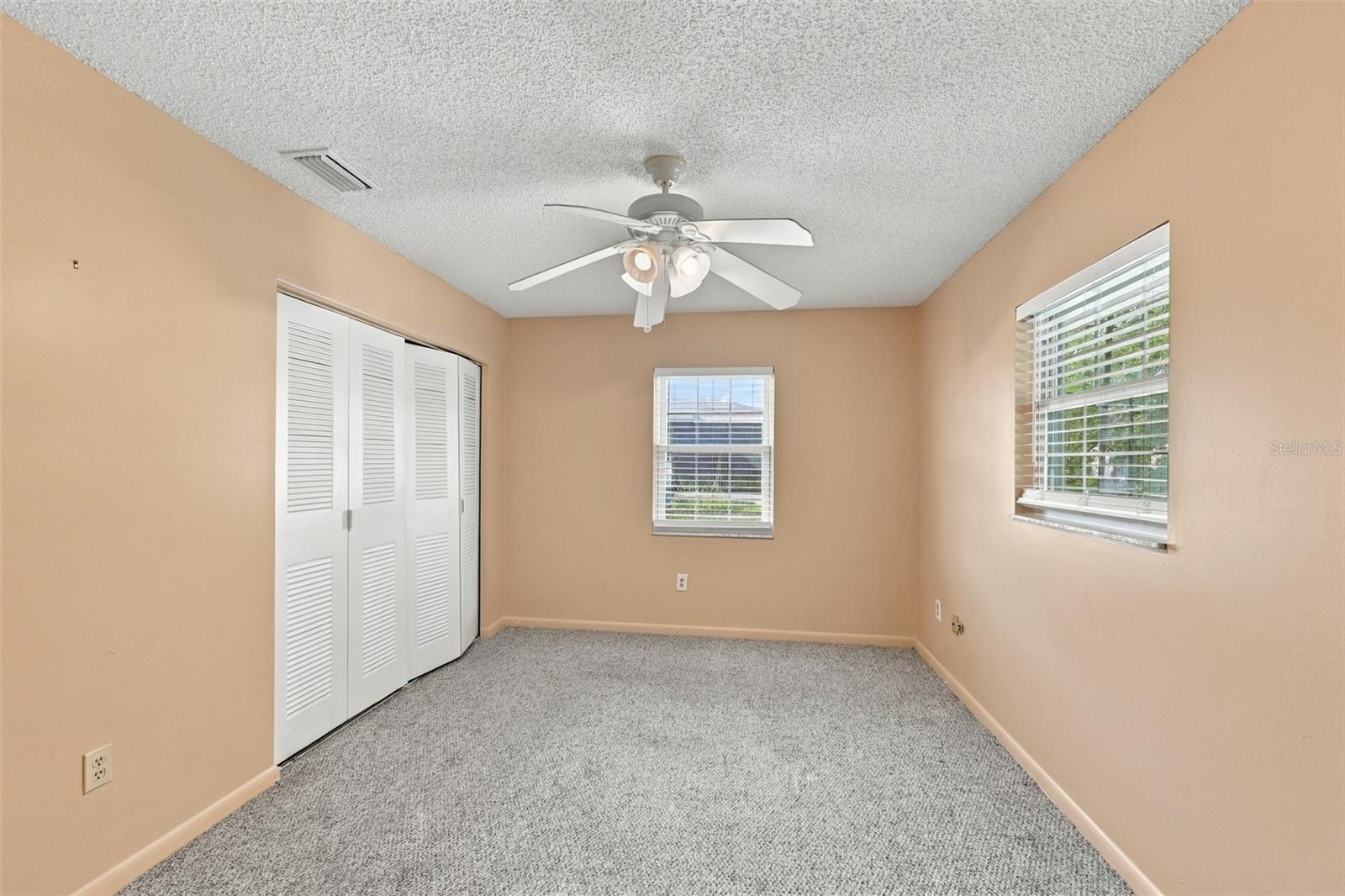1601 NEW BEDFORD DR — photo 35