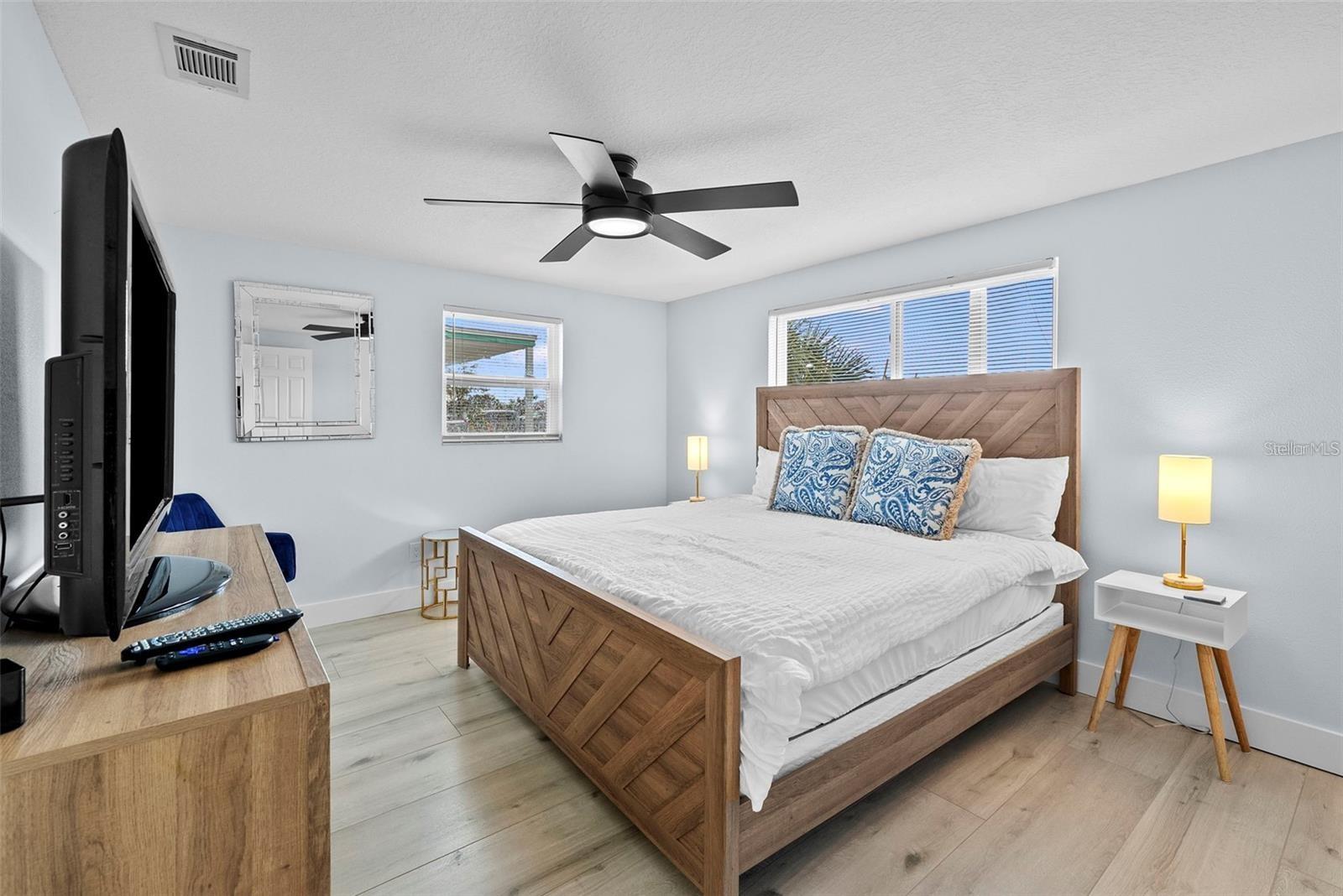 13704 VERONICA DR — photo 17