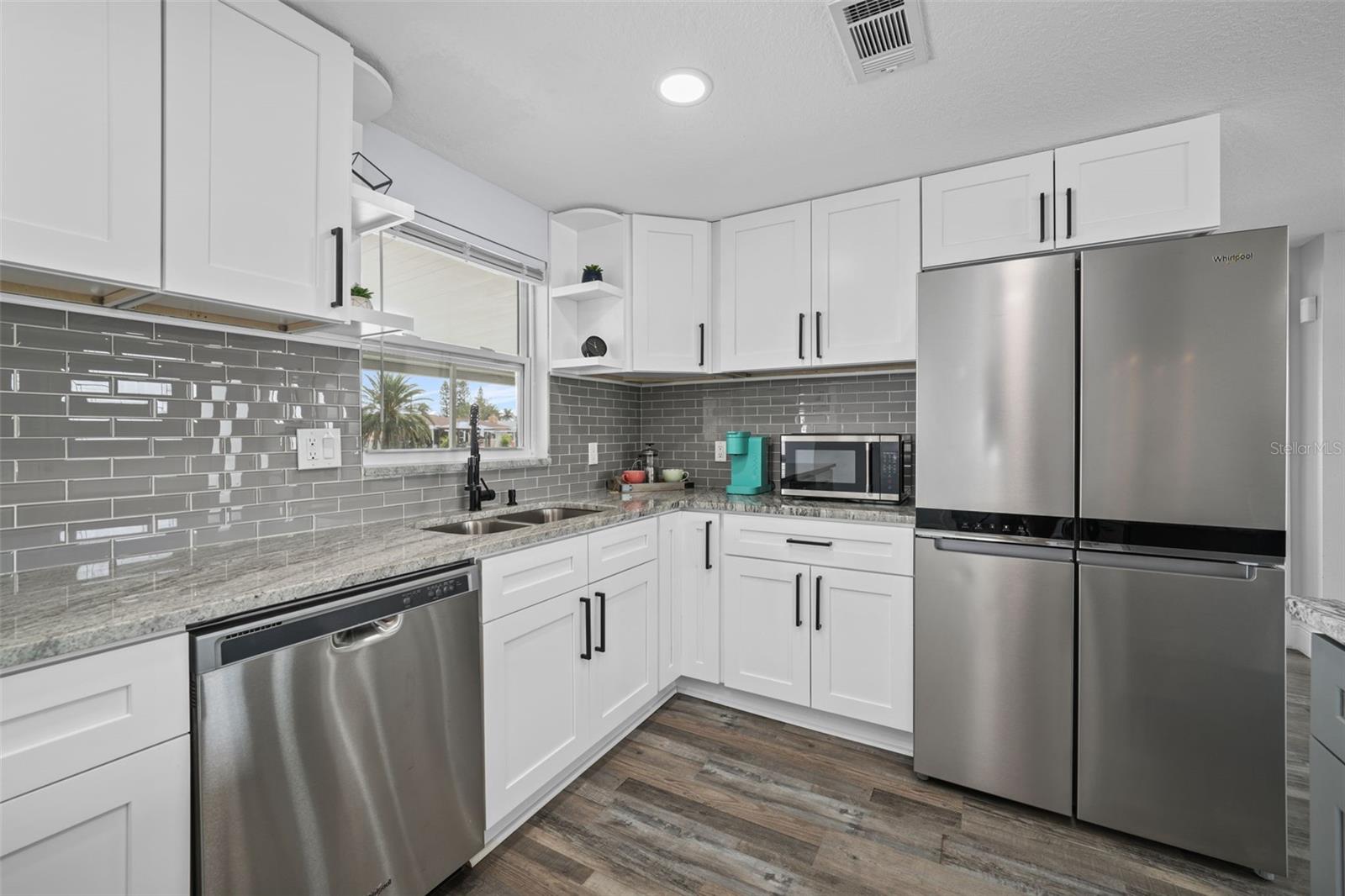 13704 VERONICA DR — photo 11