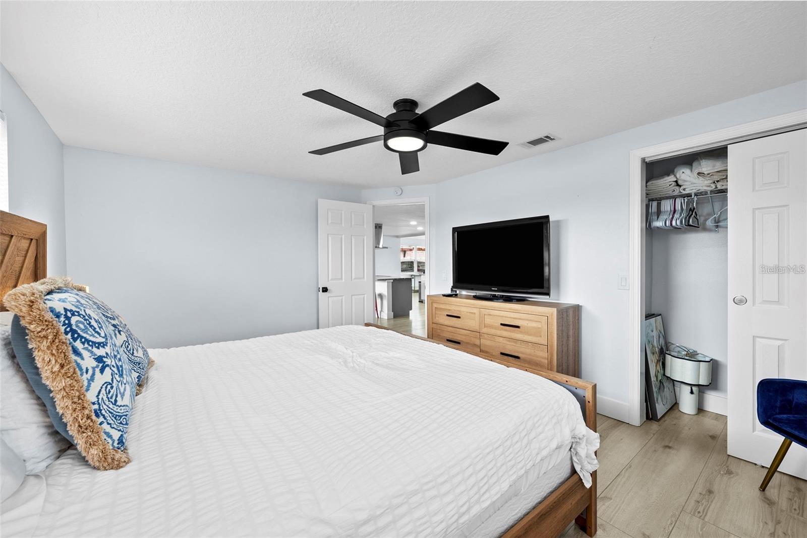 13704 VERONICA DR — photo 18