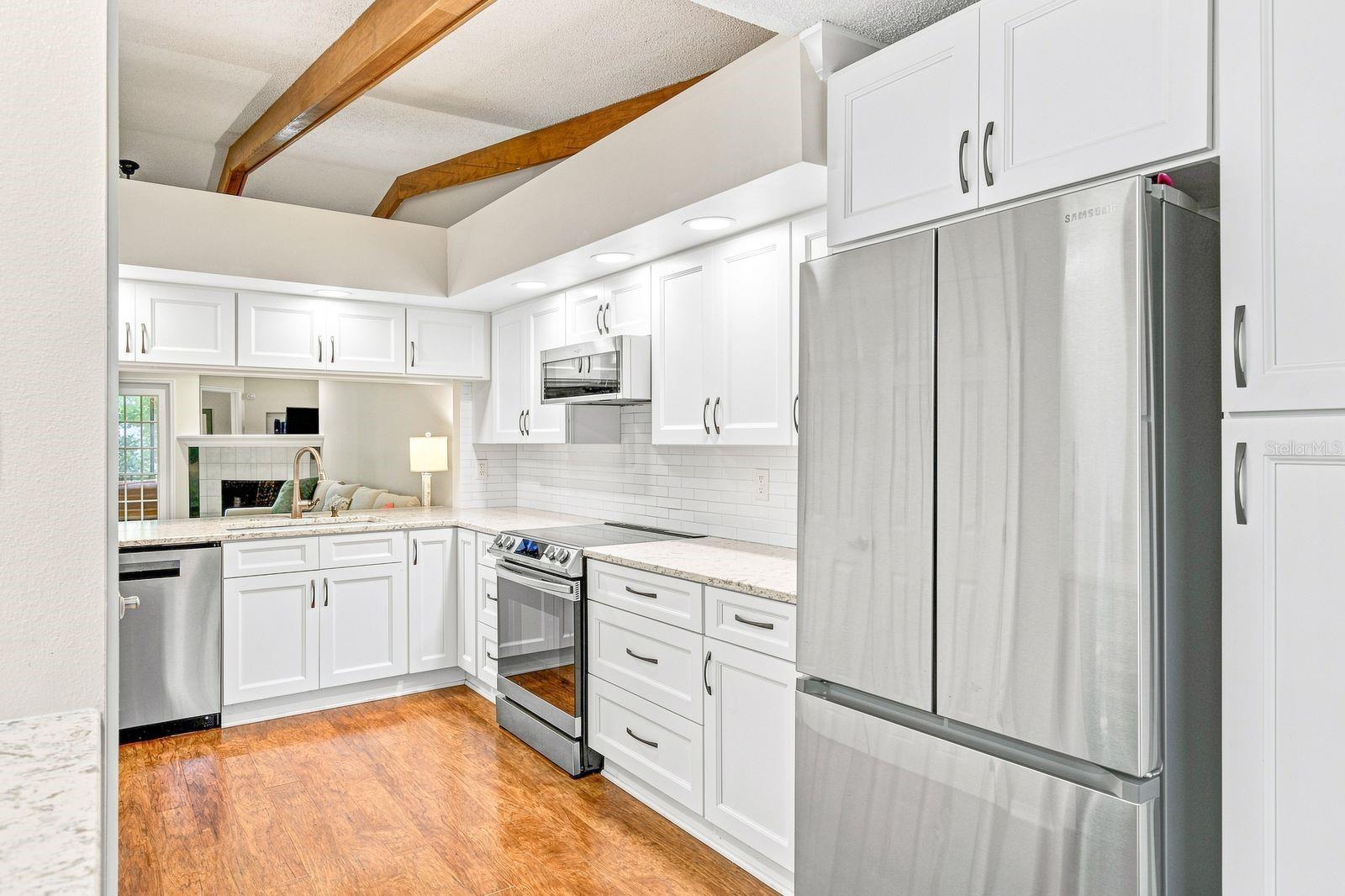 1460 MAHOGANY LN — photo 9