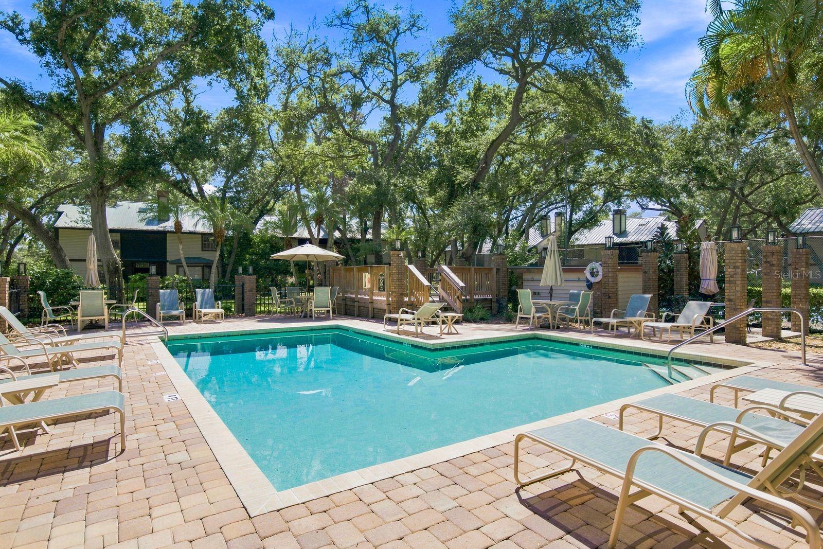 1460 MAHOGANY LN — photo 27