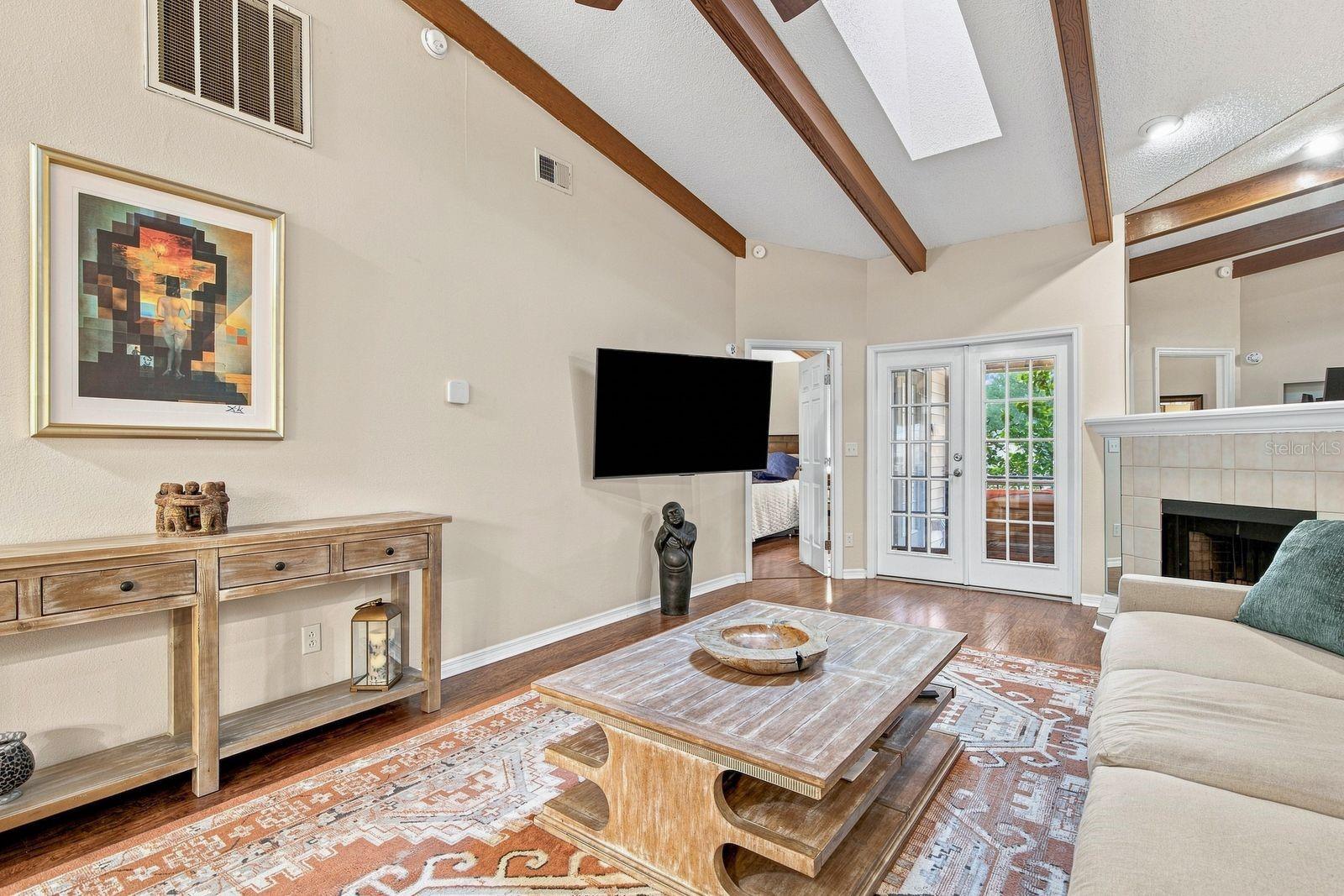 1460 MAHOGANY LN — photo 15