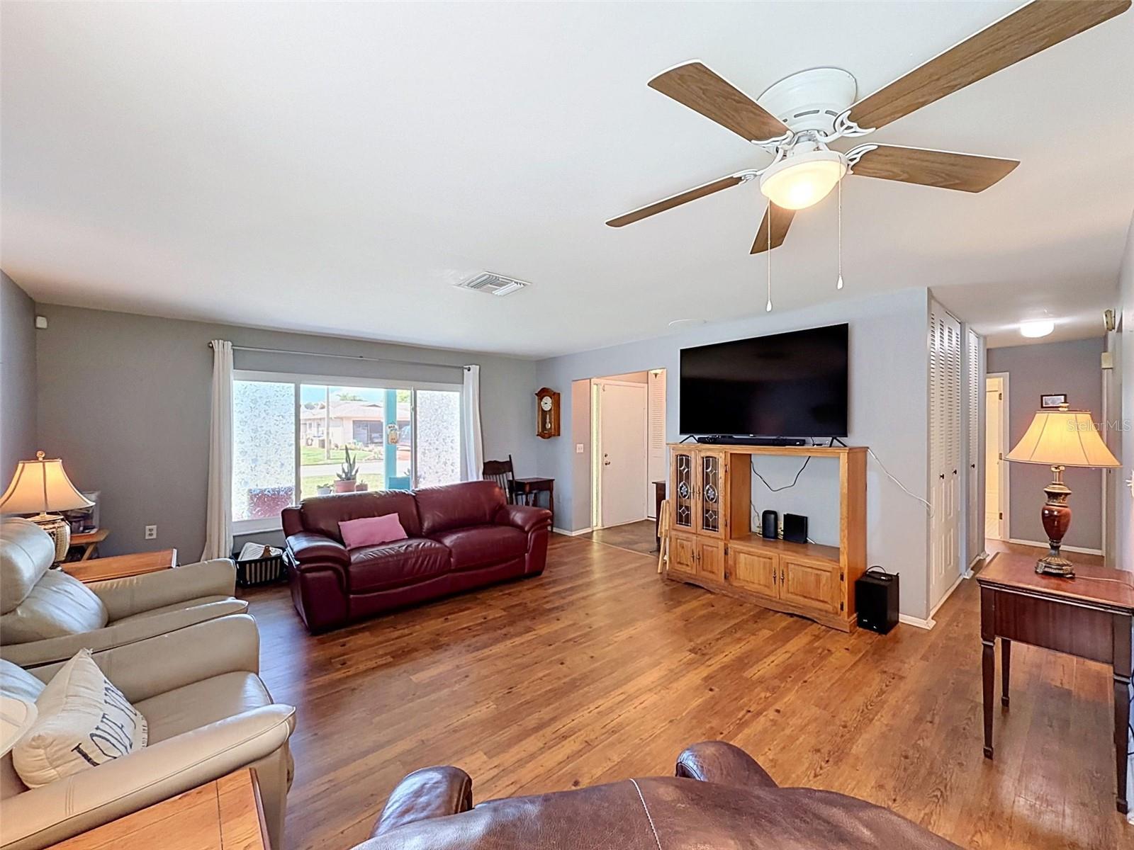 8221 PALENCIA DR — photo 10