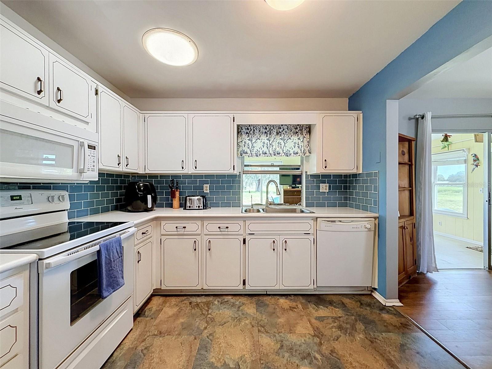 8221 PALENCIA DR — photo 13