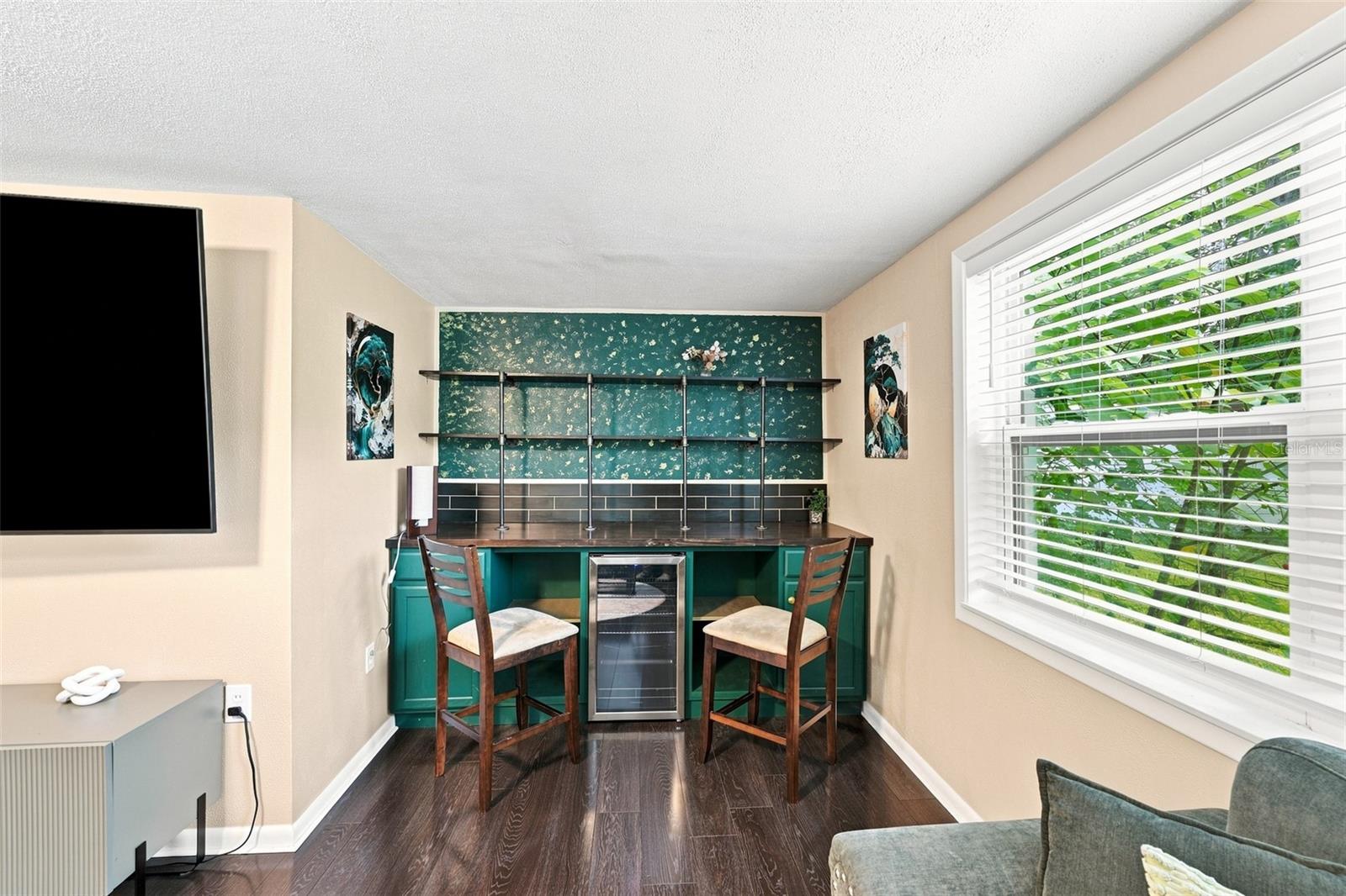 8911 N HIGHLAND AVE — photo 20