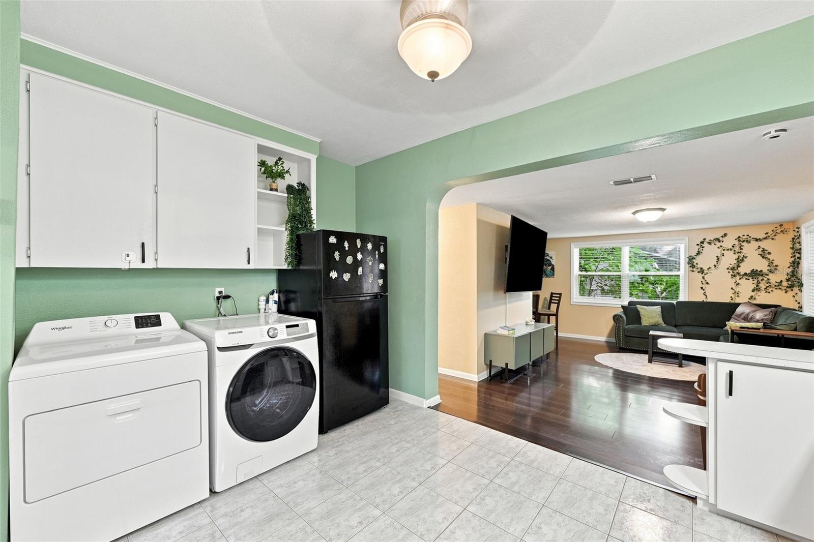 8911 N HIGHLAND AVE — photo 15
