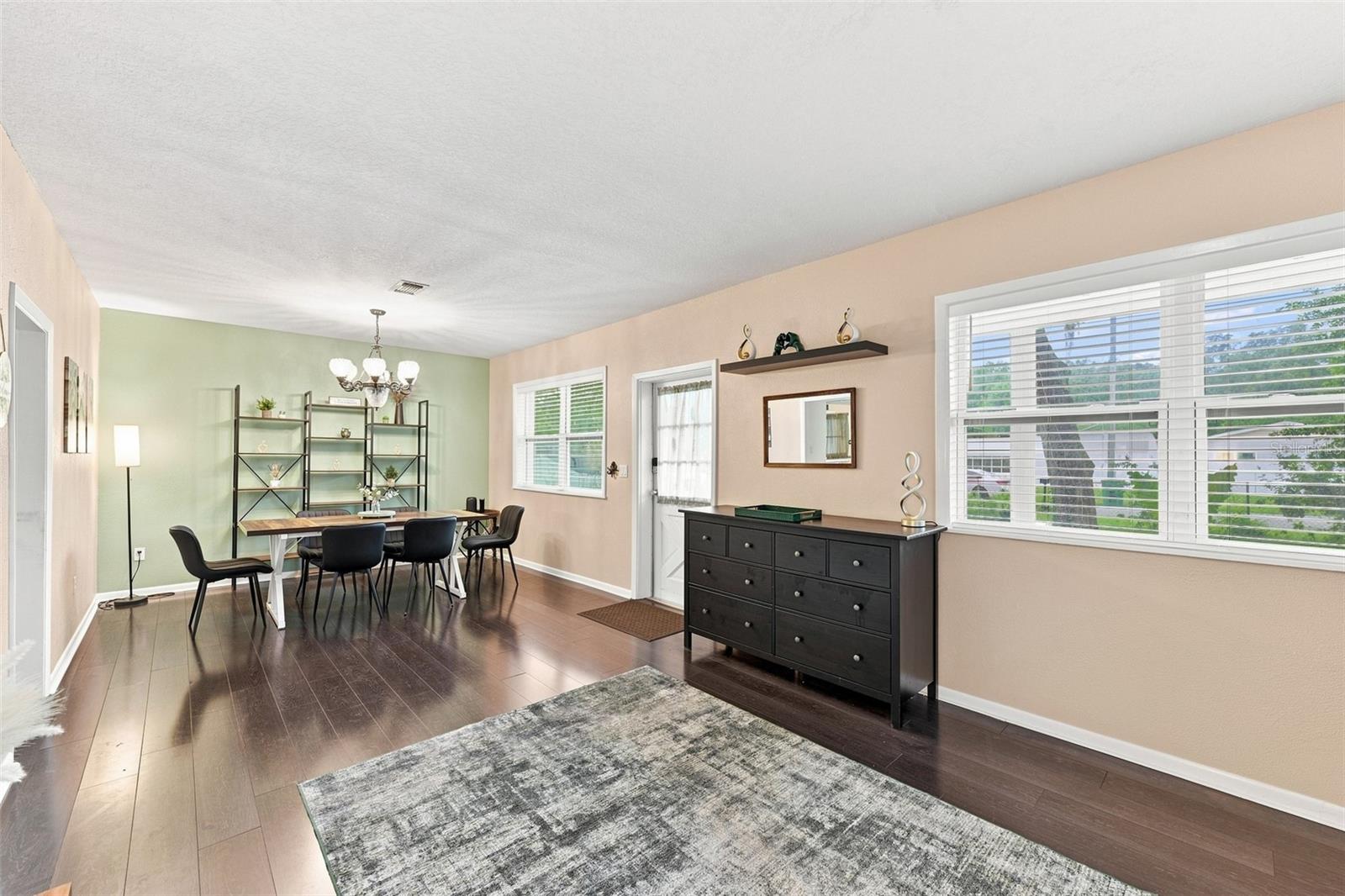 8911 N HIGHLAND AVE — photo 11
