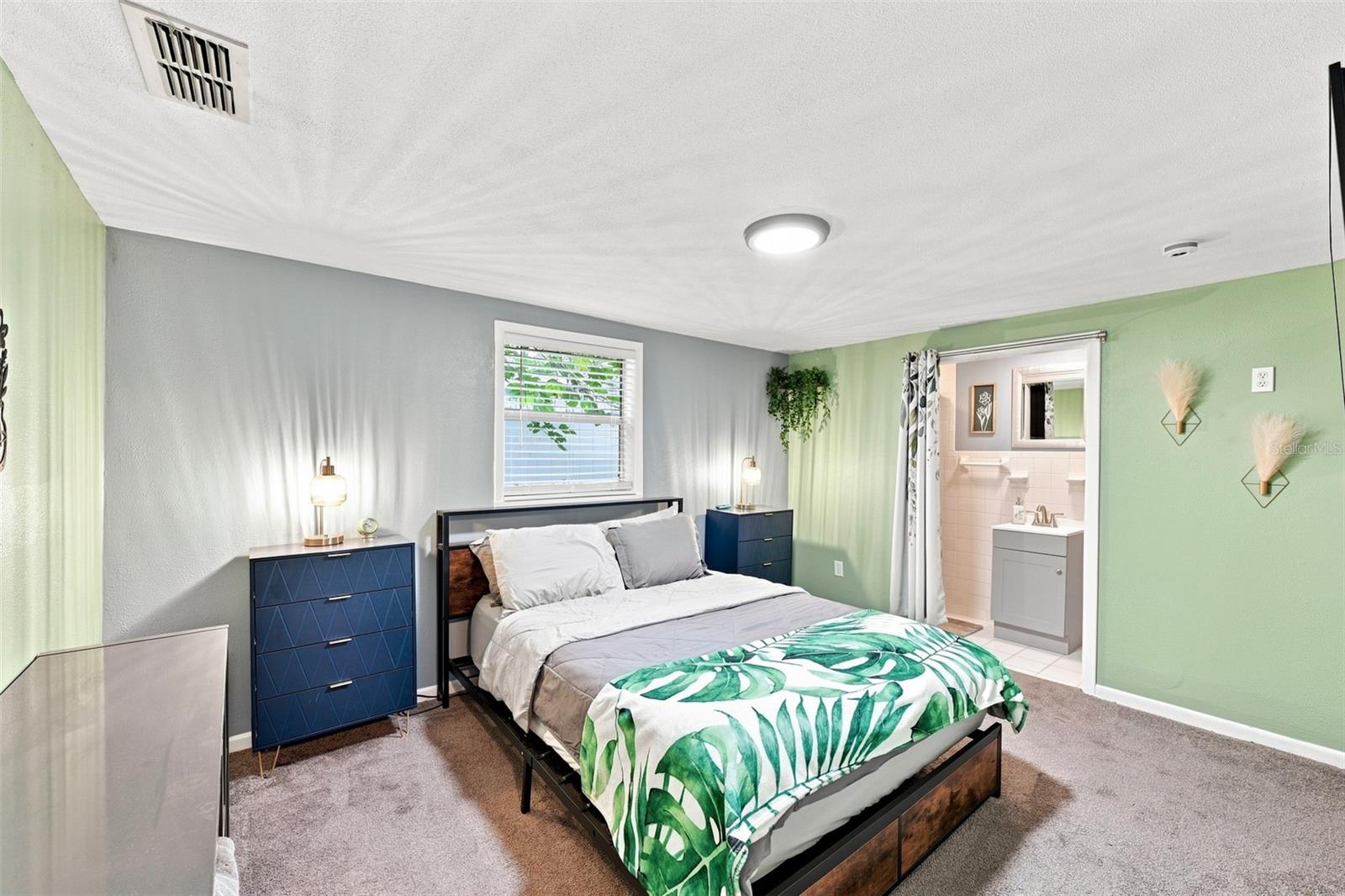 8911 N HIGHLAND AVE — photo 5