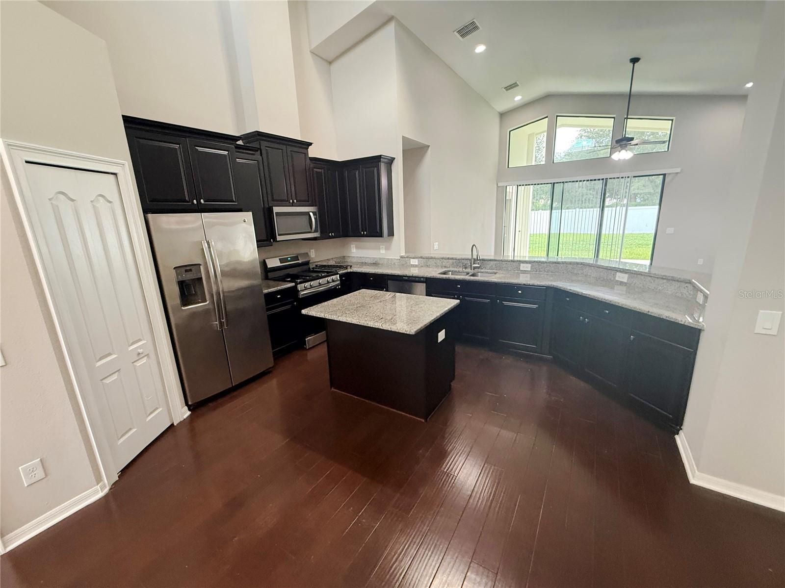11932 HARPSWELL DR — photo 8