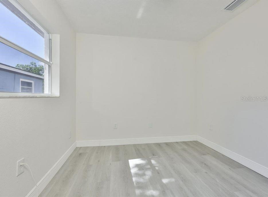 614 HUNTINGTON ST — photo 26