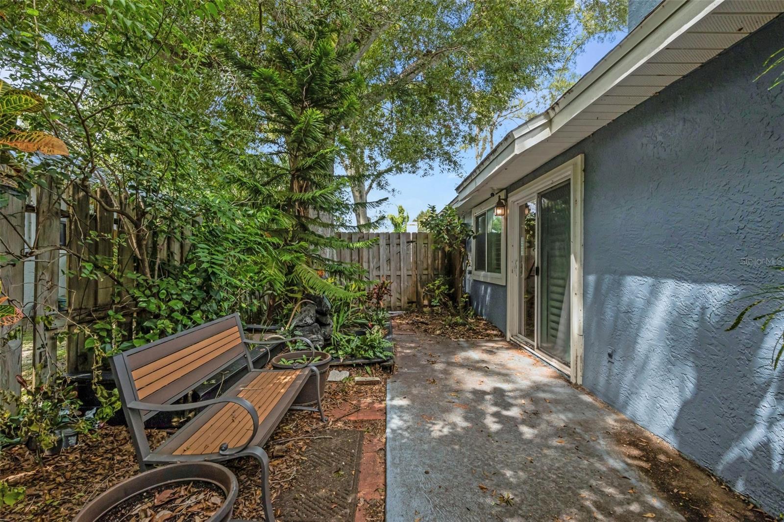 1889 SPRINGWOOD CIR N — photo 43