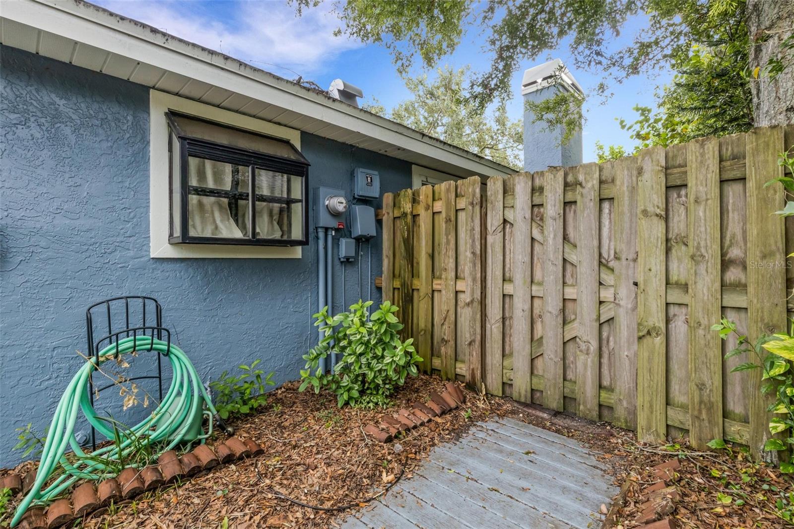 1889 SPRINGWOOD CIR N — photo 50