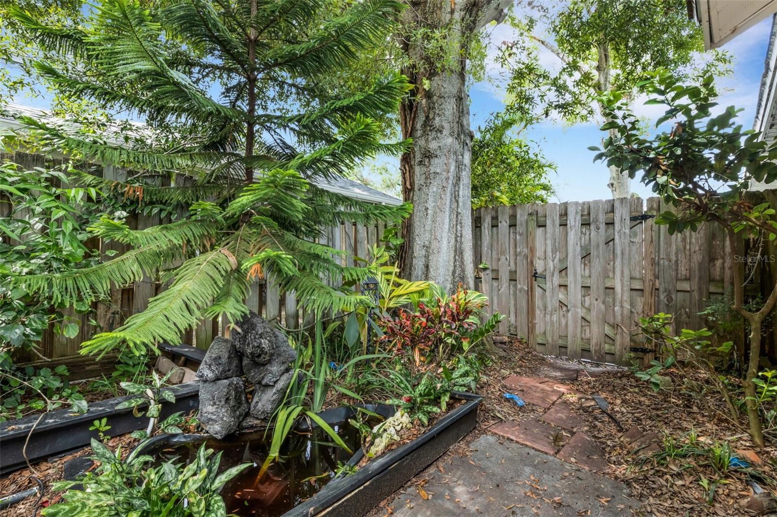 1889 SPRINGWOOD CIR N — photo 44