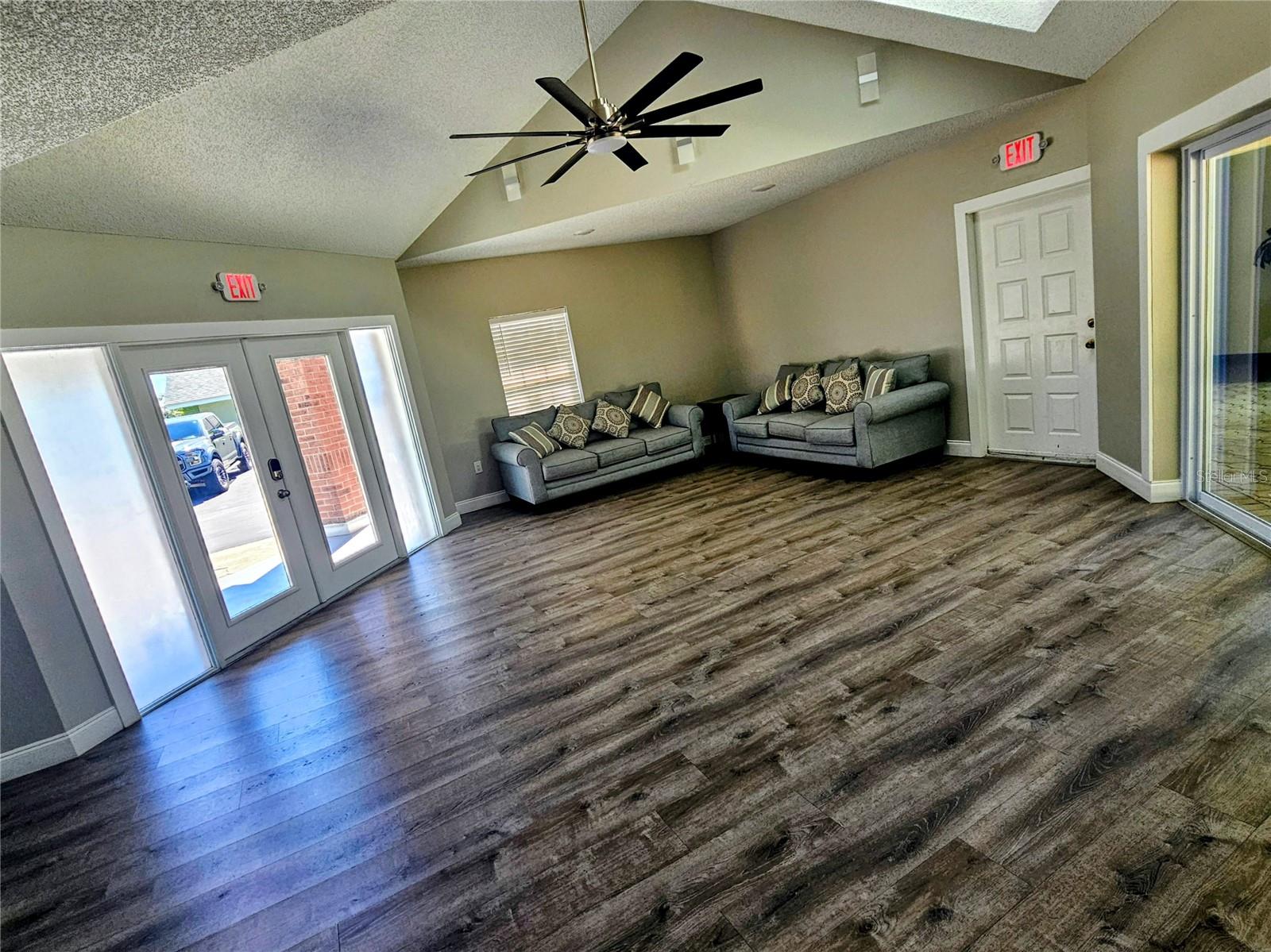 1889 SPRINGWOOD CIR N — photo 55