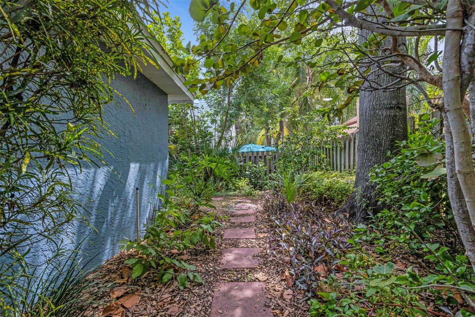 1889 SPRINGWOOD CIR N — photo 47