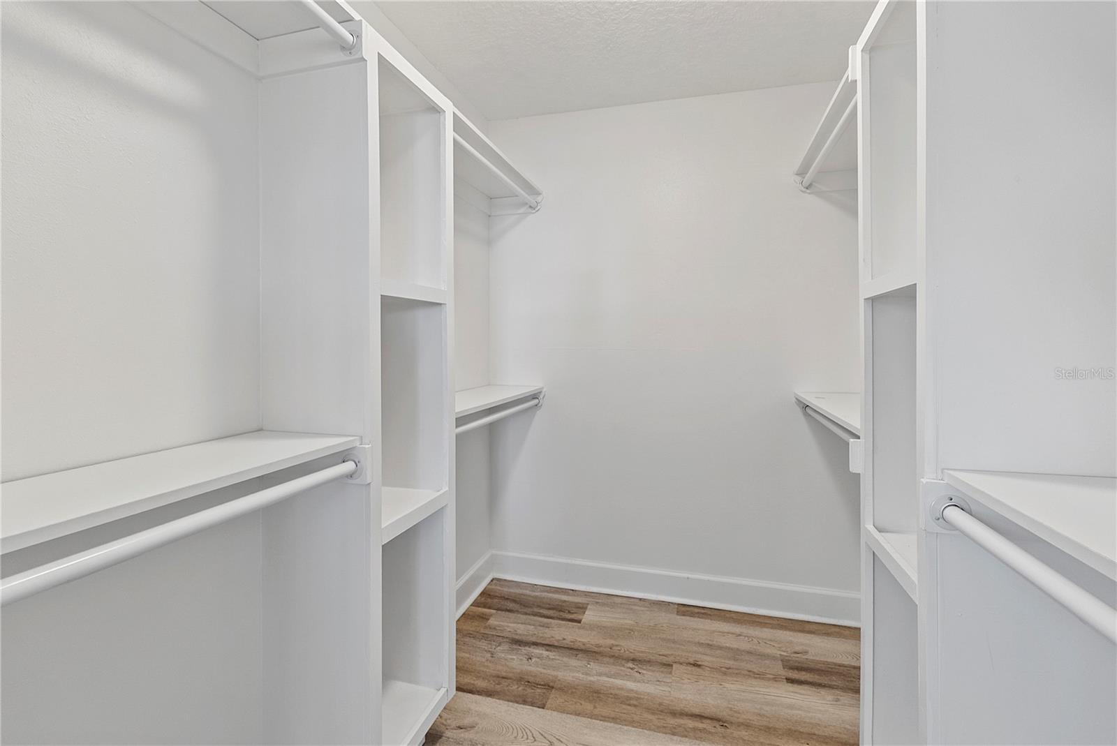 805 LEISEY CIR — photo 21