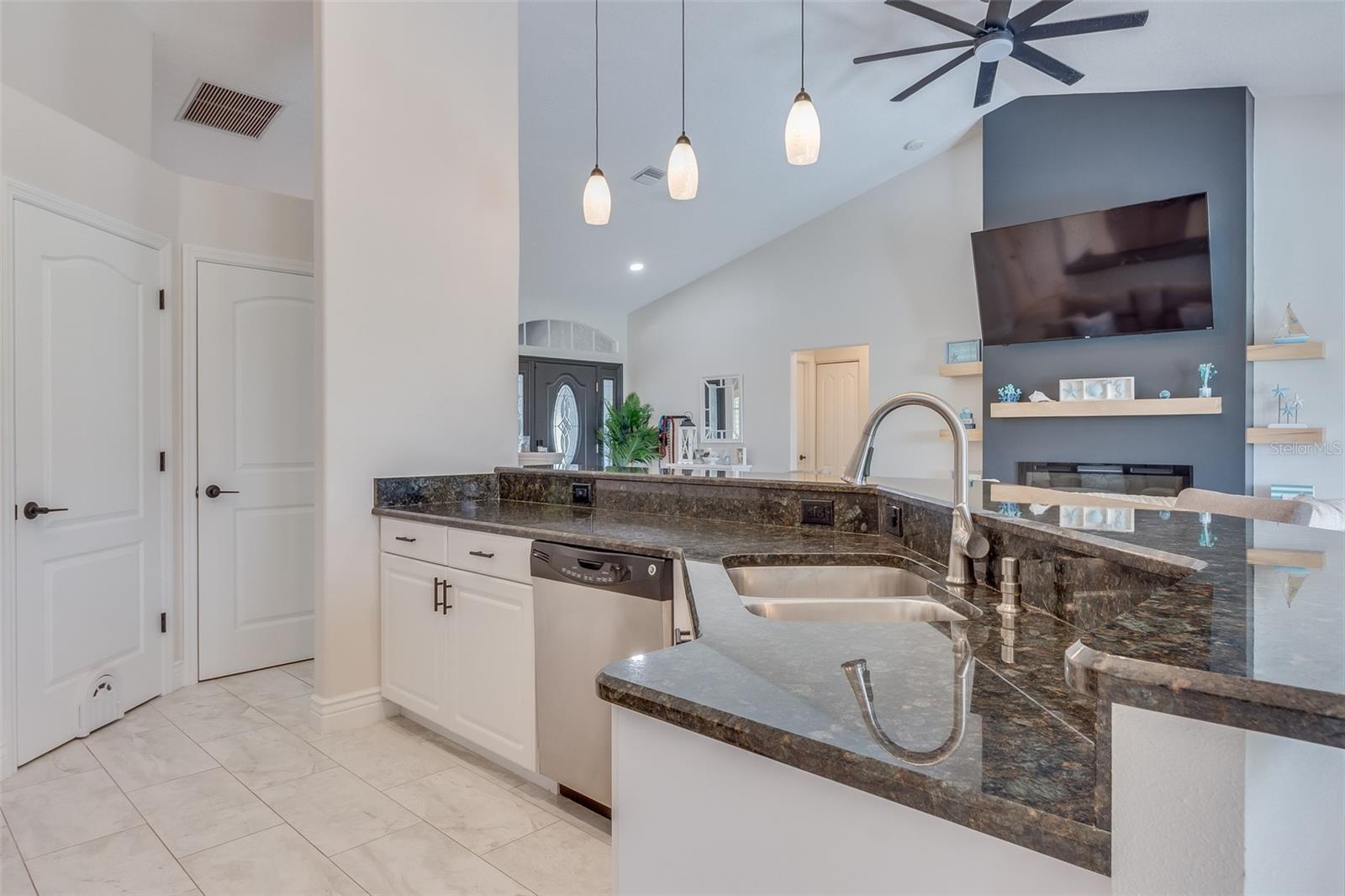 2226 CHARLESTON PARK DR — photo 17