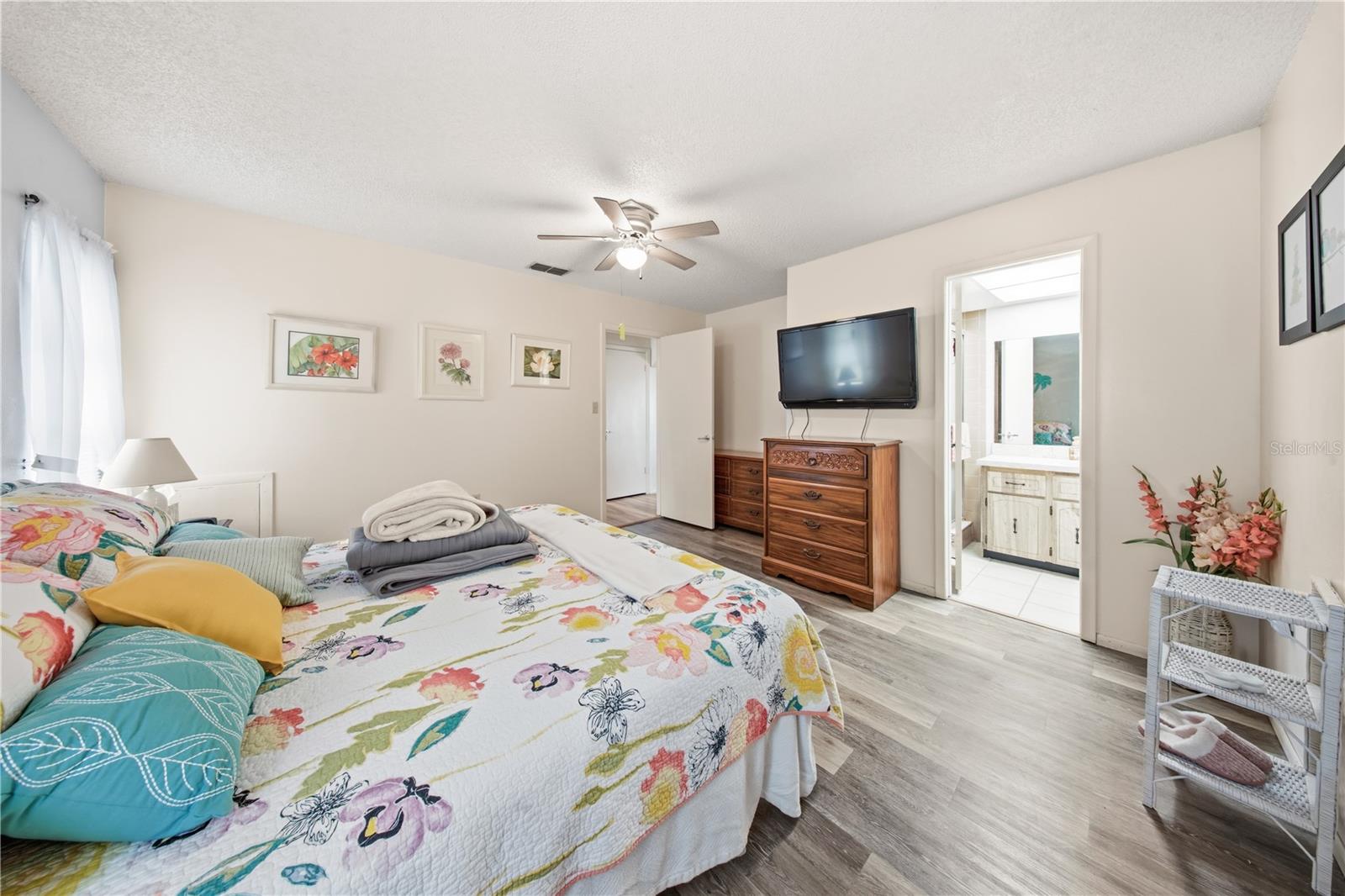 8351 FOX HOLLOW DR — photo 11