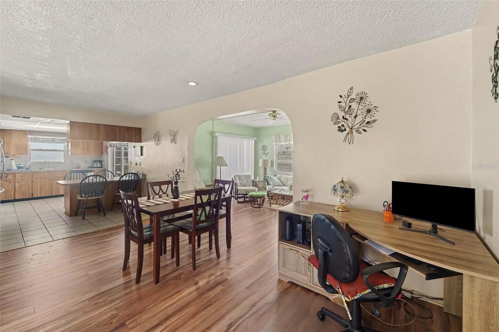 8351 FOX HOLLOW DR — photo 4
