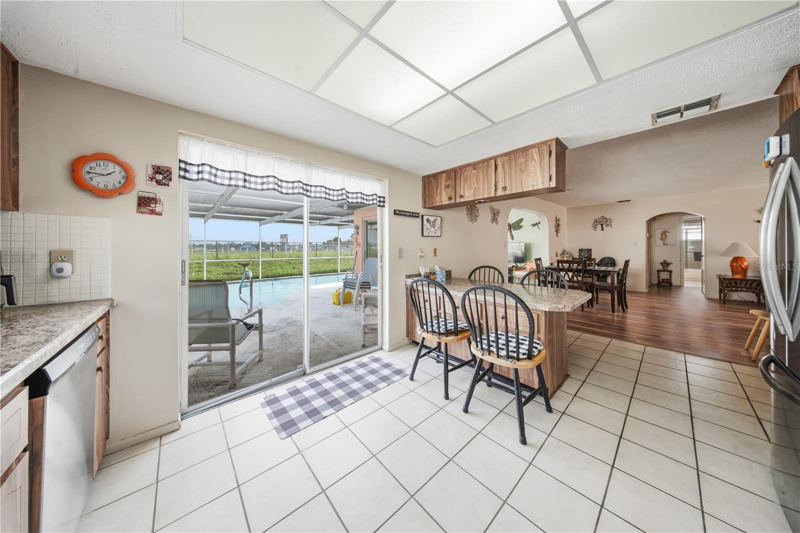 8351 FOX HOLLOW DR — photo 9