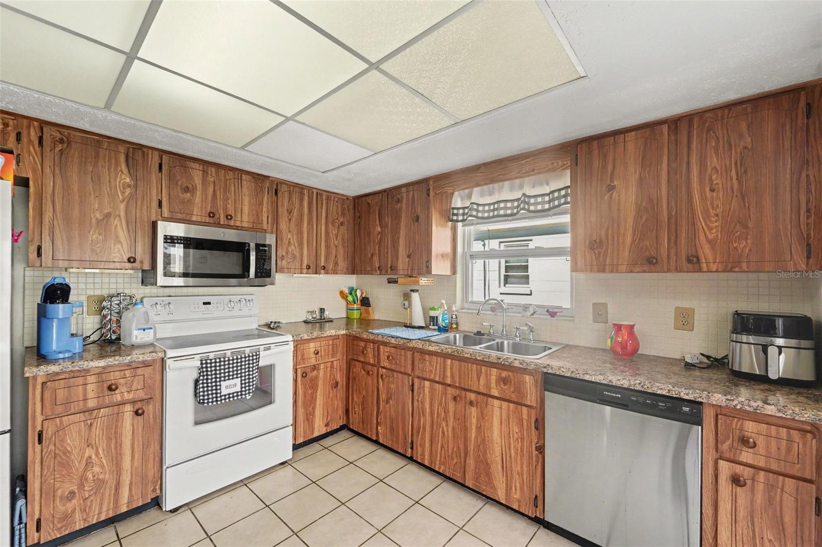 8351 FOX HOLLOW DR — photo 8