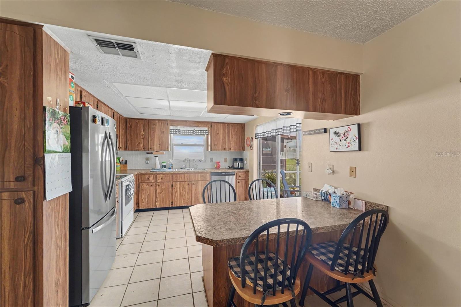 8351 FOX HOLLOW DR — photo 6