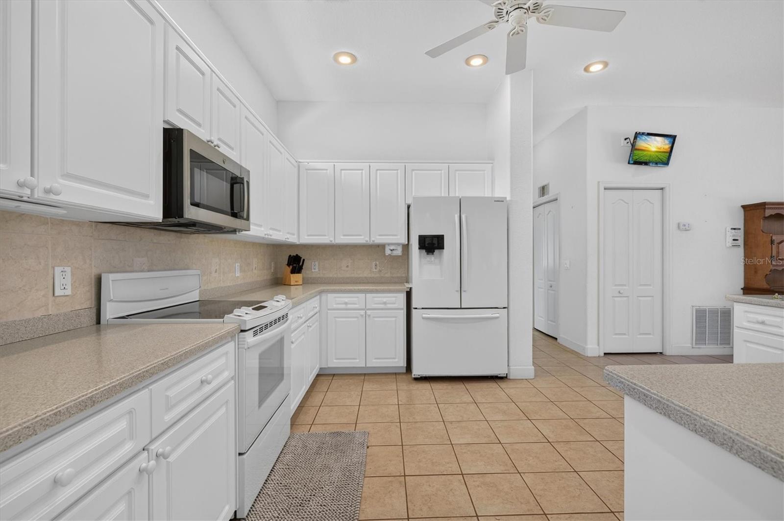 9412 GROUSE WAY — photo 11