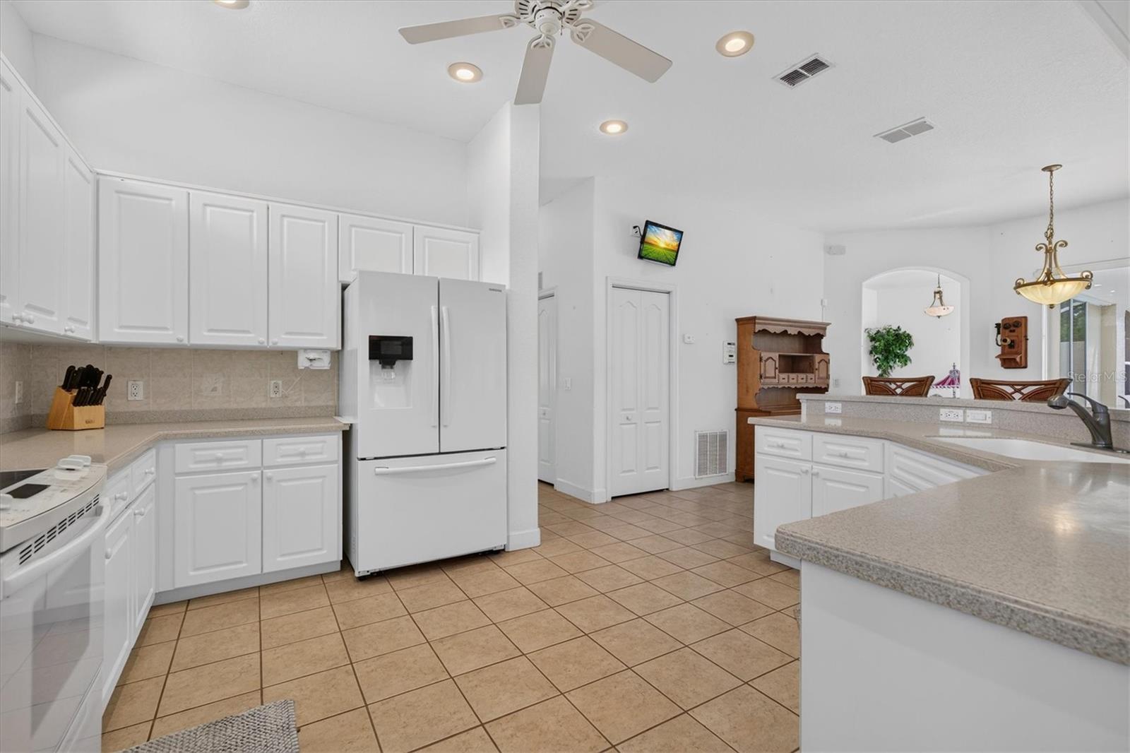 9412 GROUSE WAY — photo 12