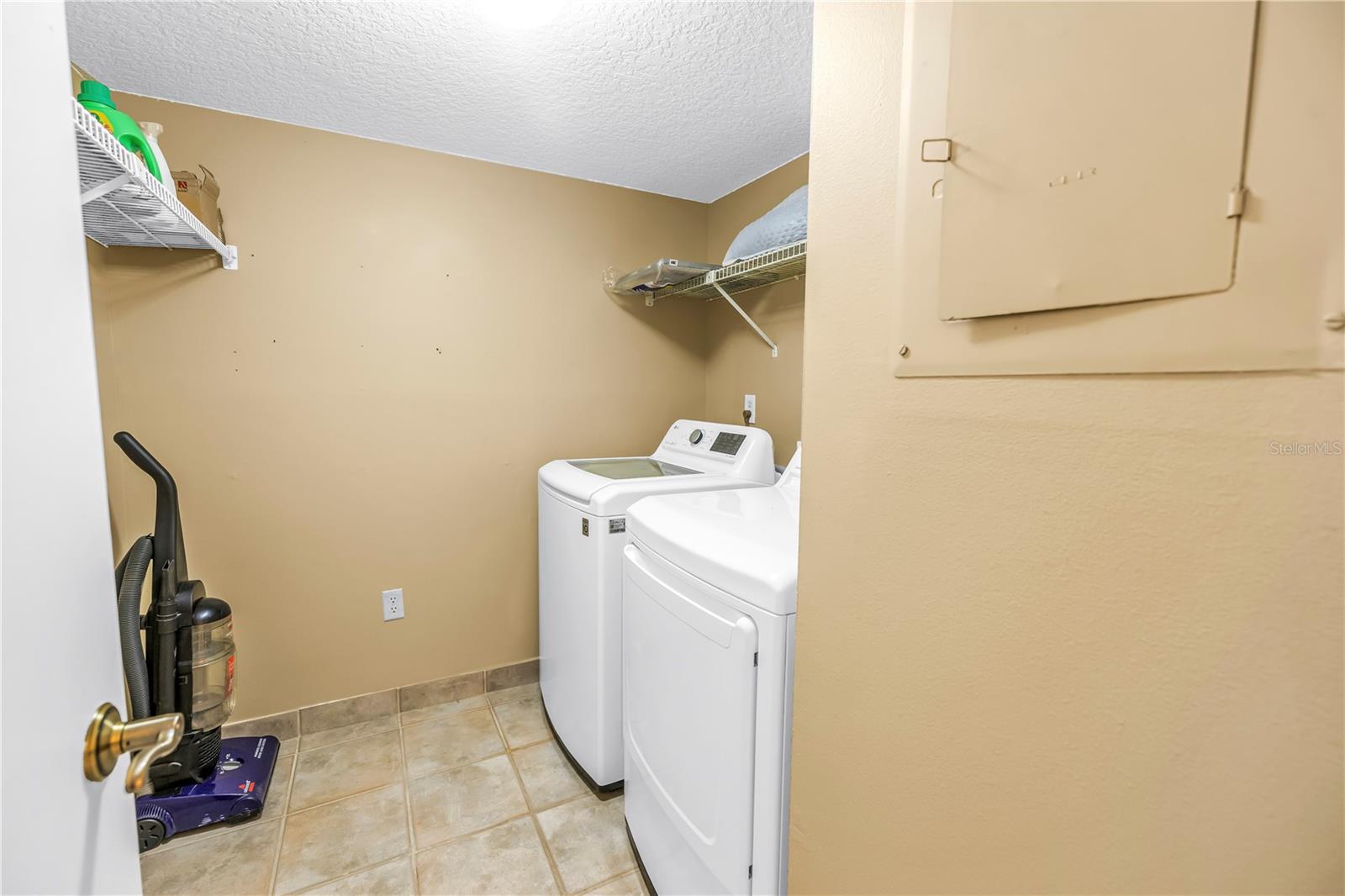 1290 PINE RIDGE CIR E #G2 — photo 33