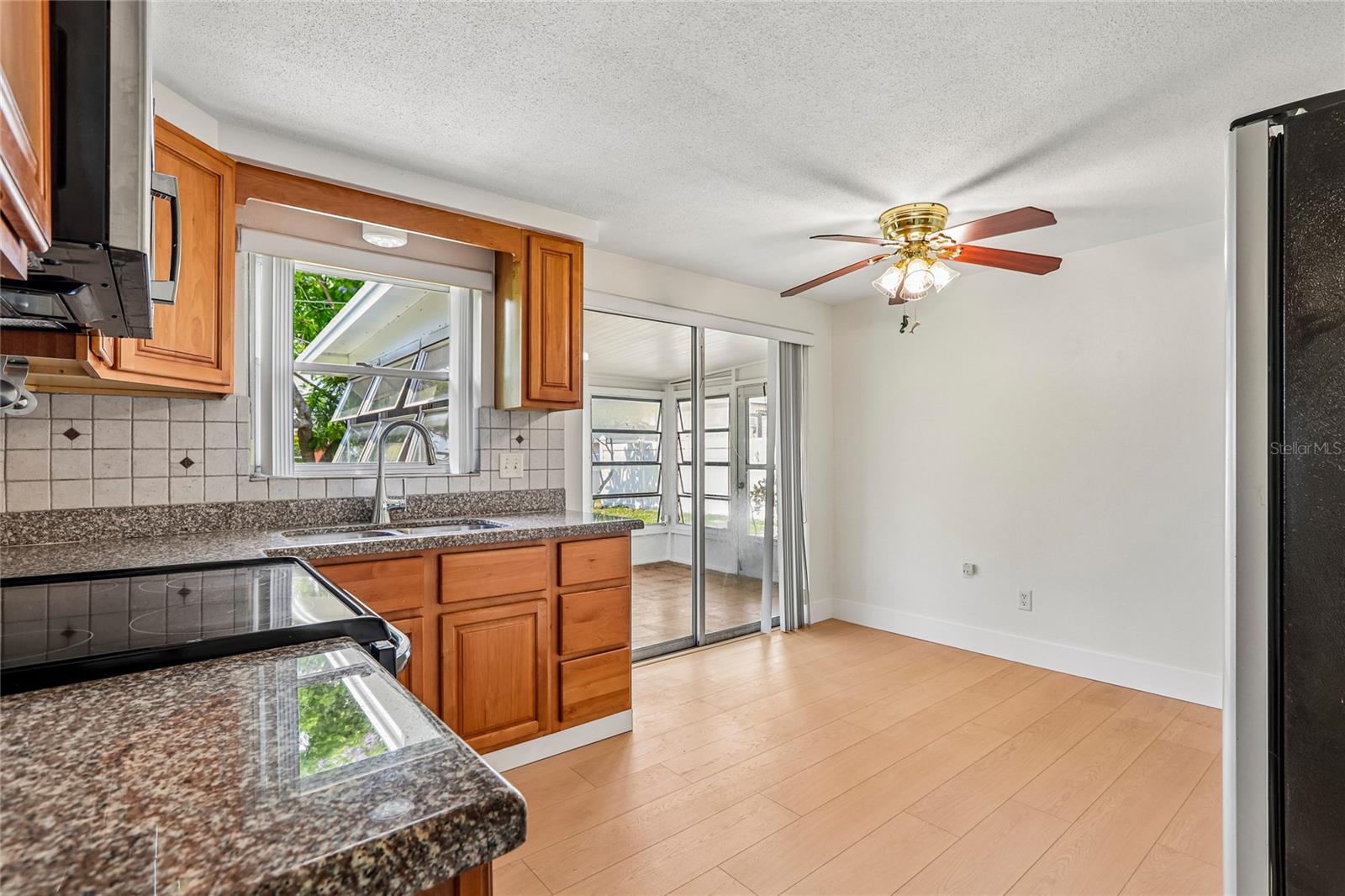 1535 SENTINEL ST — photo 13