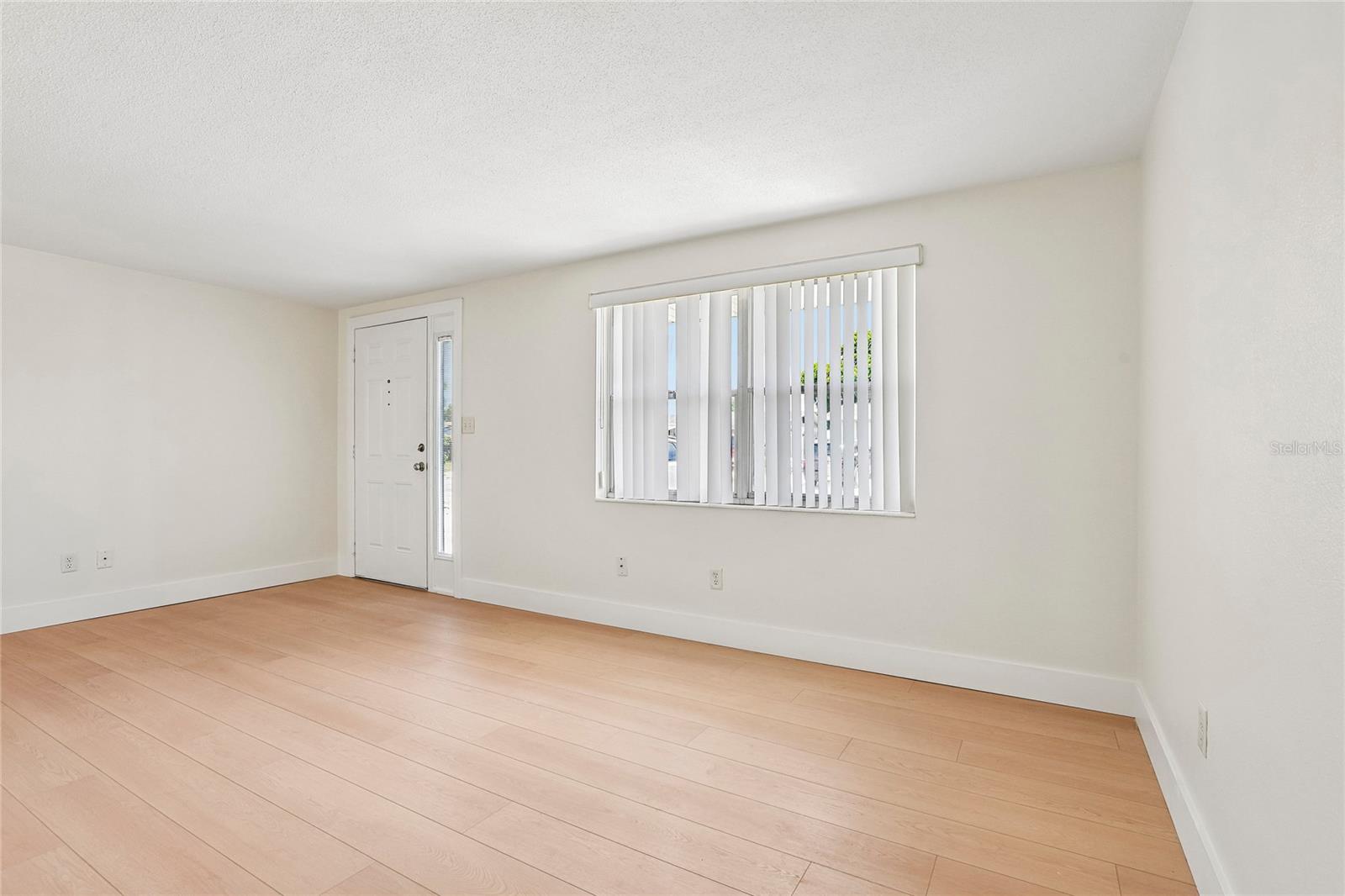 1535 SENTINEL ST — photo 9