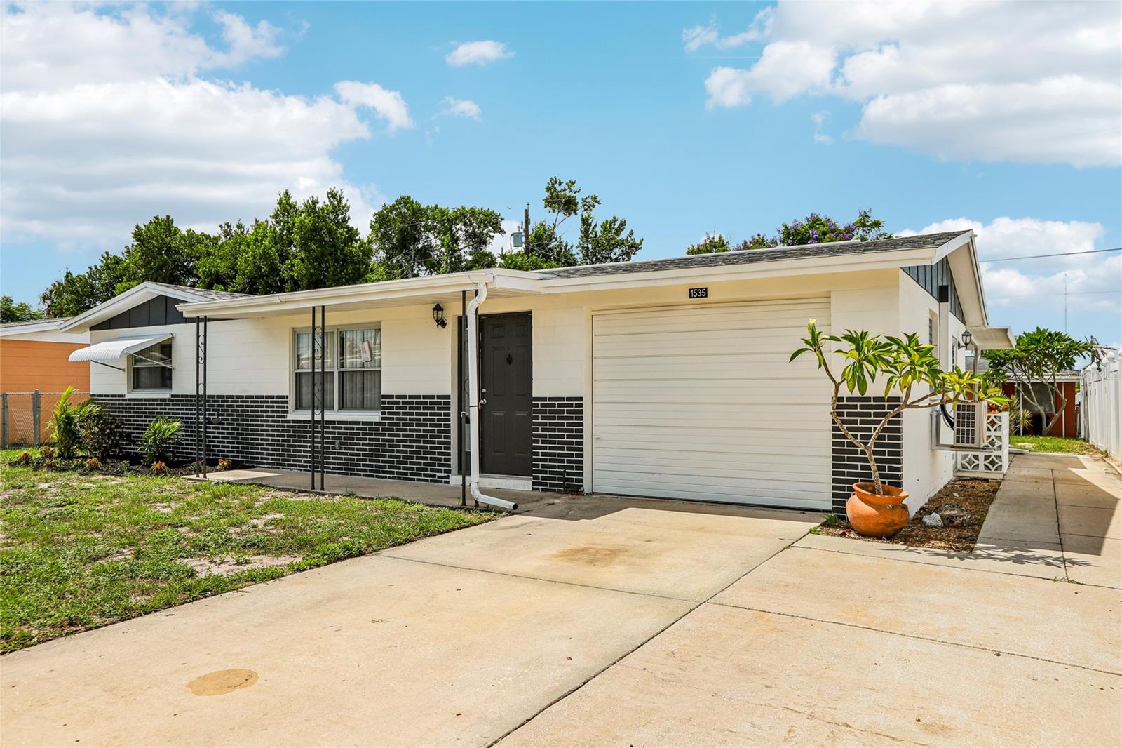 1535 SENTINEL ST — photo 4