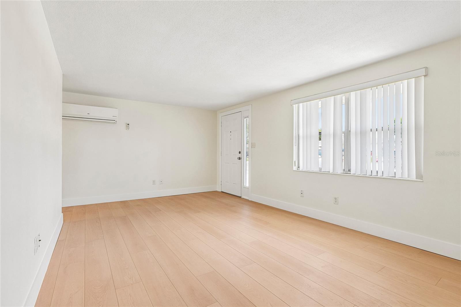 1535 SENTINEL ST — photo 8