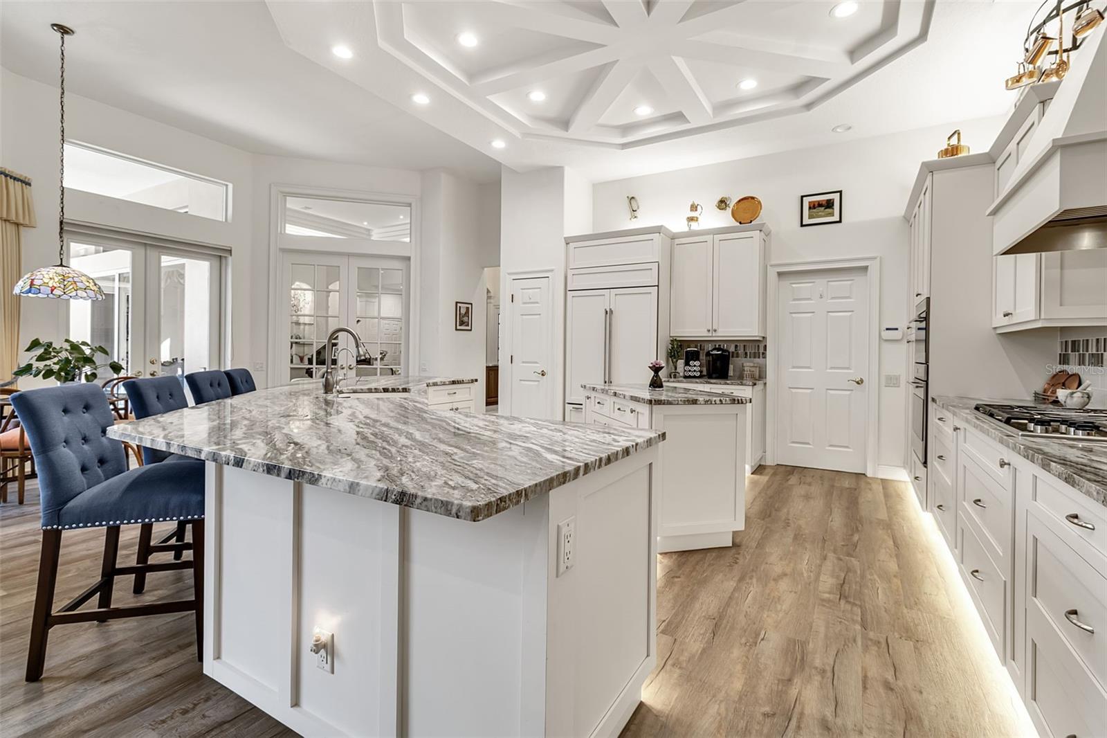 362 MACEWEN DR — photo 9