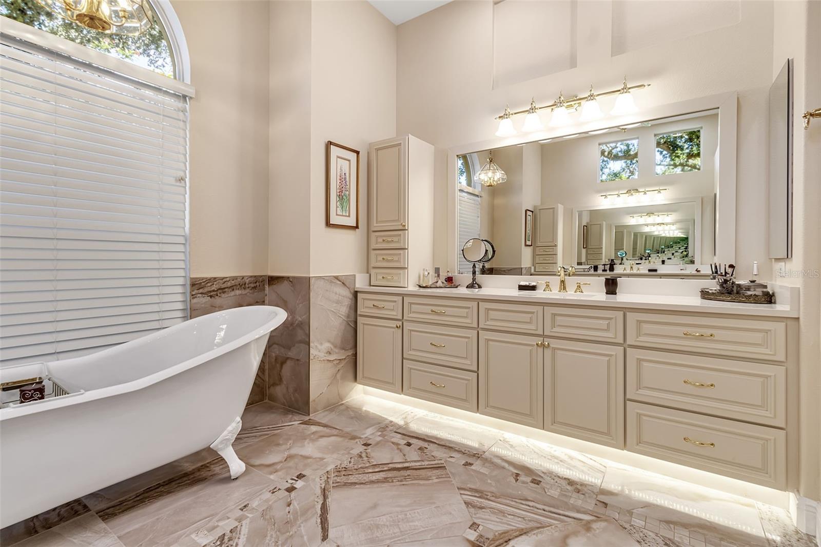 362 MACEWEN DR — photo 29