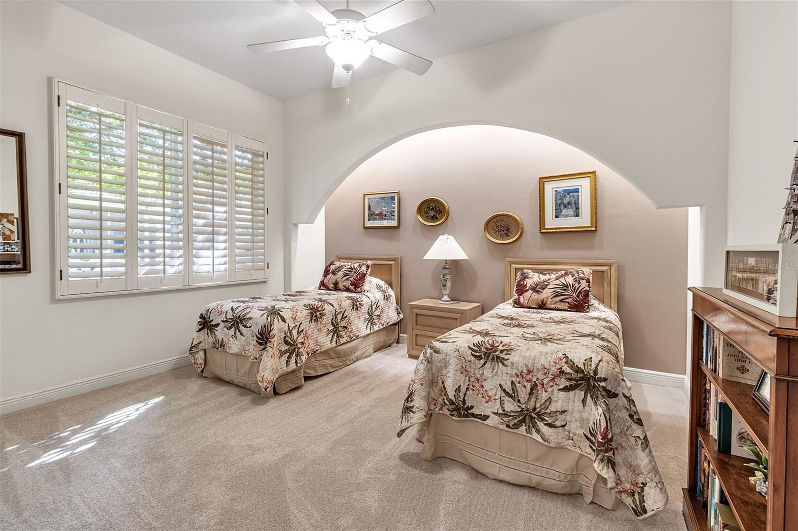 362 MACEWEN DR — photo 18