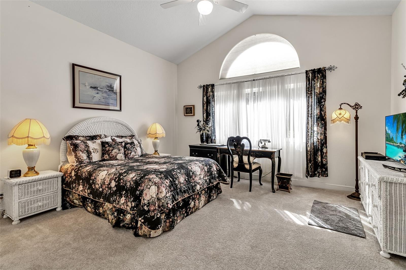 362 MACEWEN DR — photo 15
