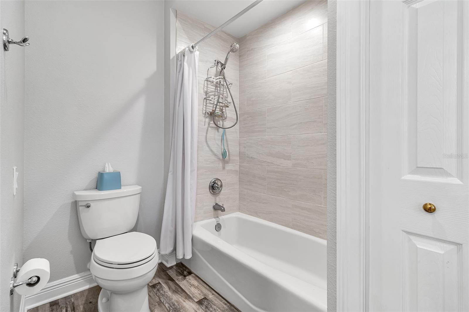 362 MACEWEN DR — photo 20