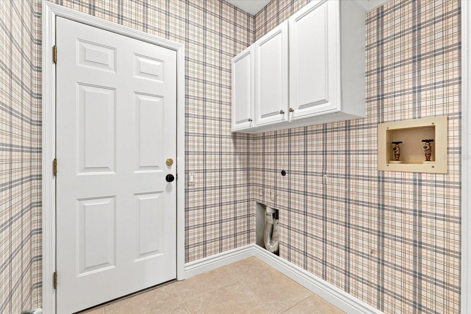 10209 SILVERADO CIR — photo 36
