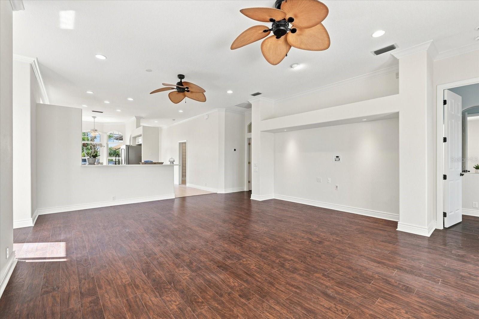 10209 SILVERADO CIR — photo 19