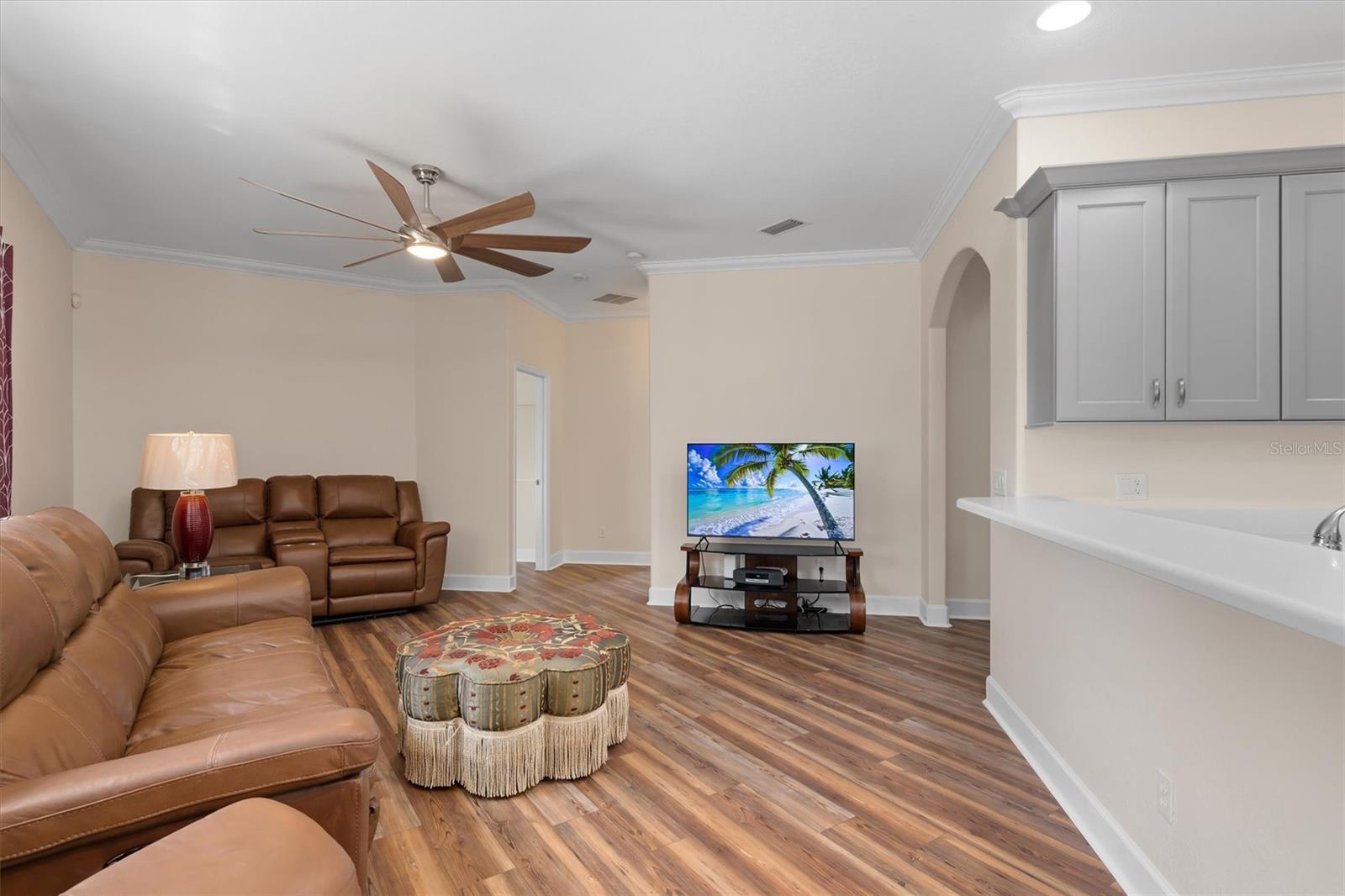 4131 MAGENTA AVE — photo 7